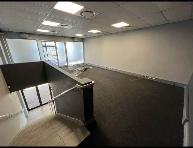 342M² WAREHOUSE TO LET IN STIKLAND INDUSTRIAL